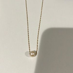 Single pearl necklace